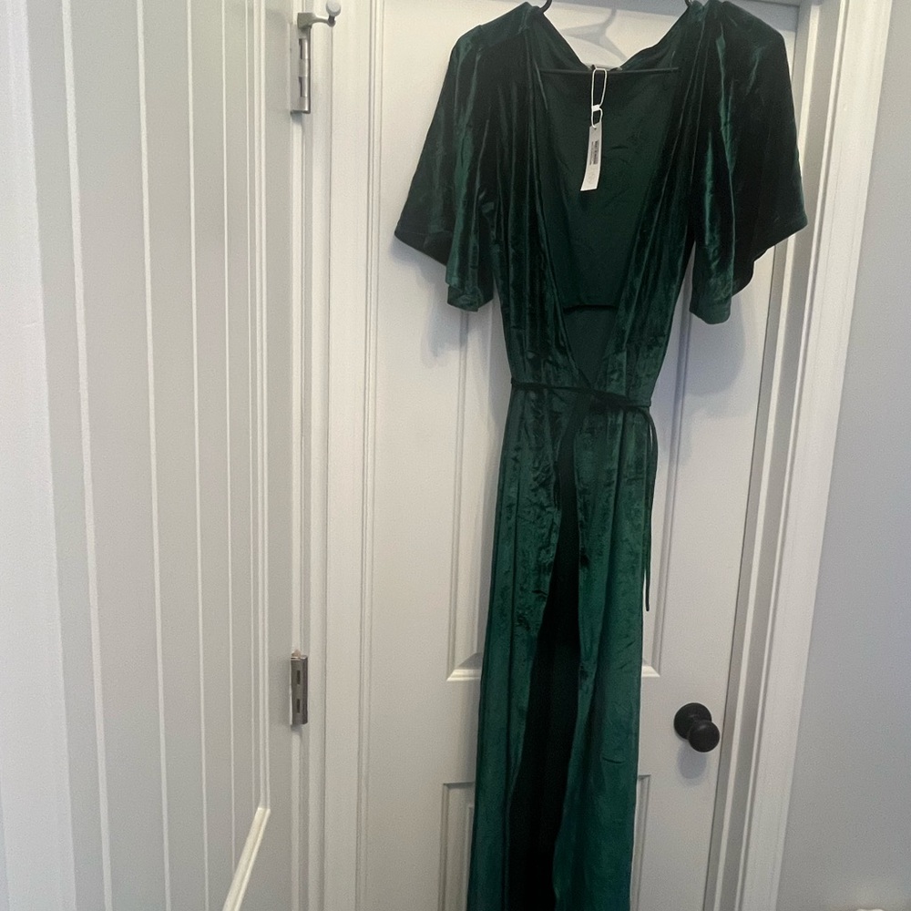 Elegant Green Velvet Maxi Baltic Born